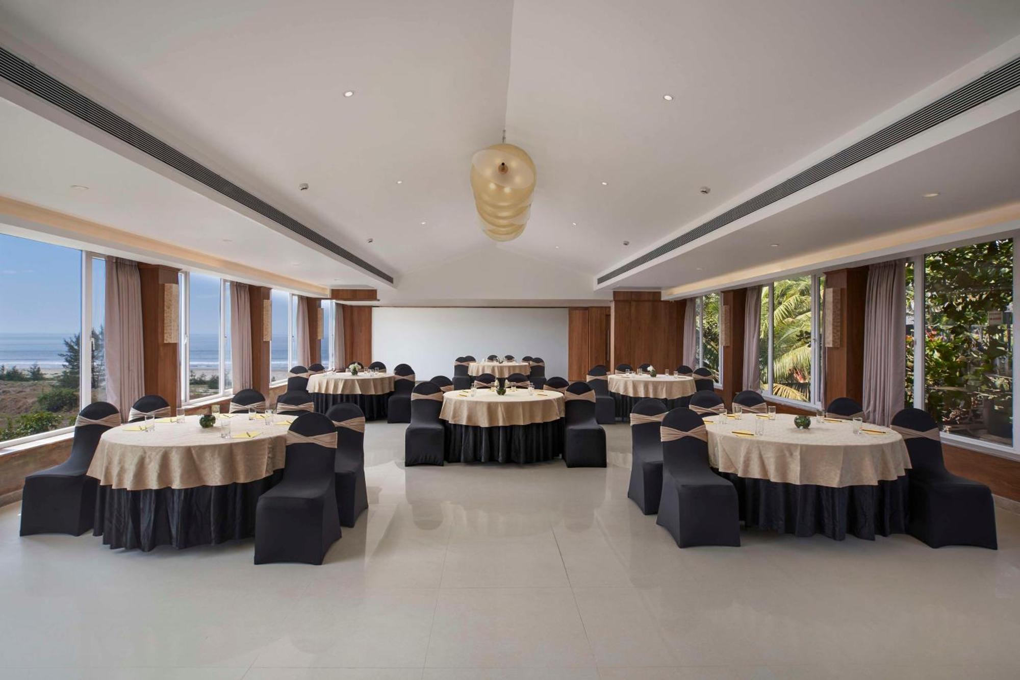 Mandrem Beach Resort, A Member Of Radisson Individuals Retreat Exterior foto
