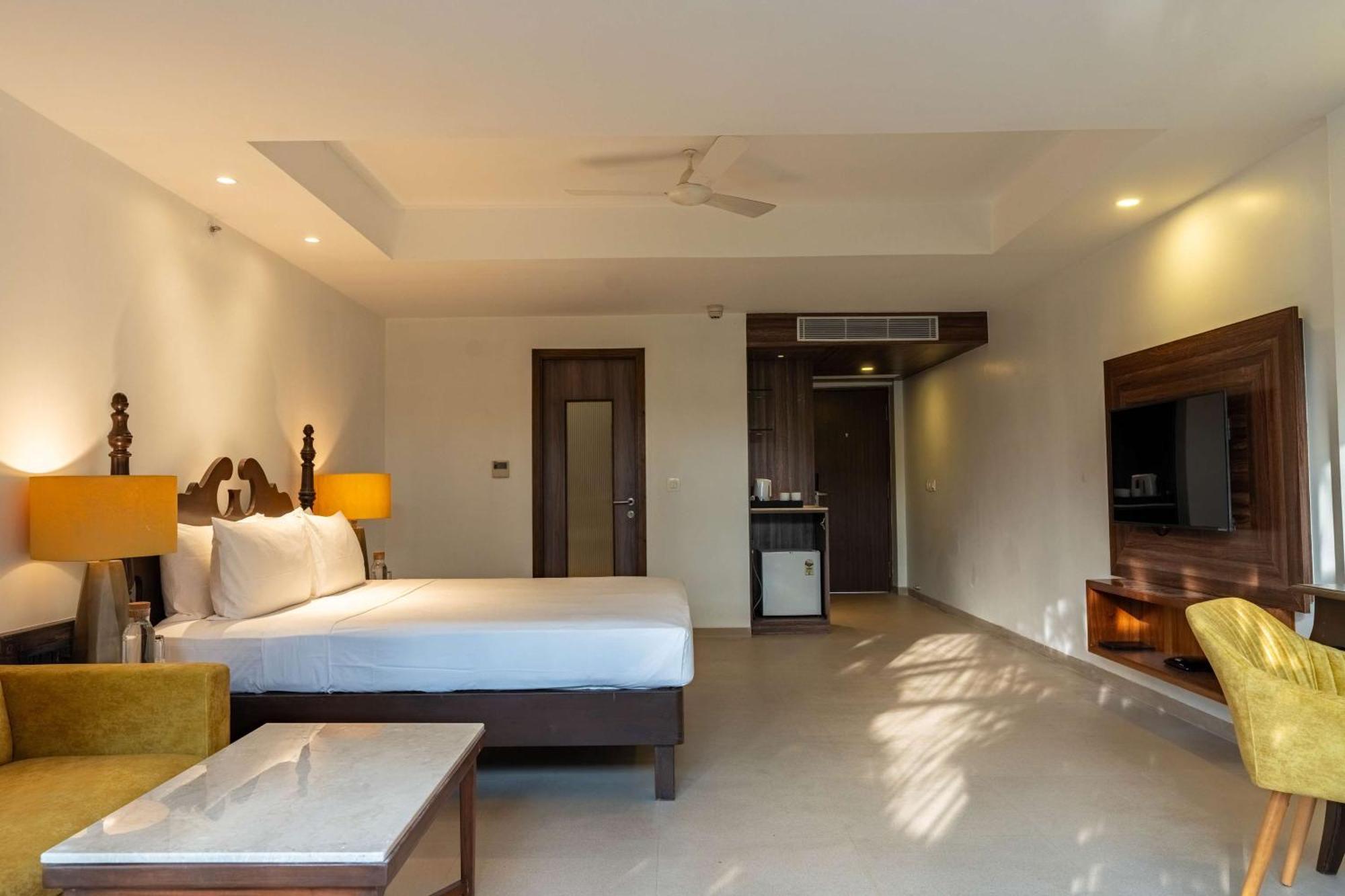 Mandrem Beach Resort, A Member Of Radisson Individuals Retreat Exterior foto